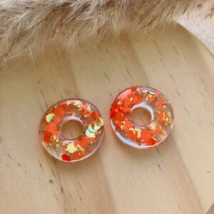 recharge ronde en résine avec paillettes orange et or