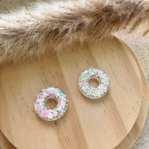 recharge ronde en résine avec paillettes rose et blanche