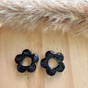 recharge petite fleur en résine avec paillettes noires